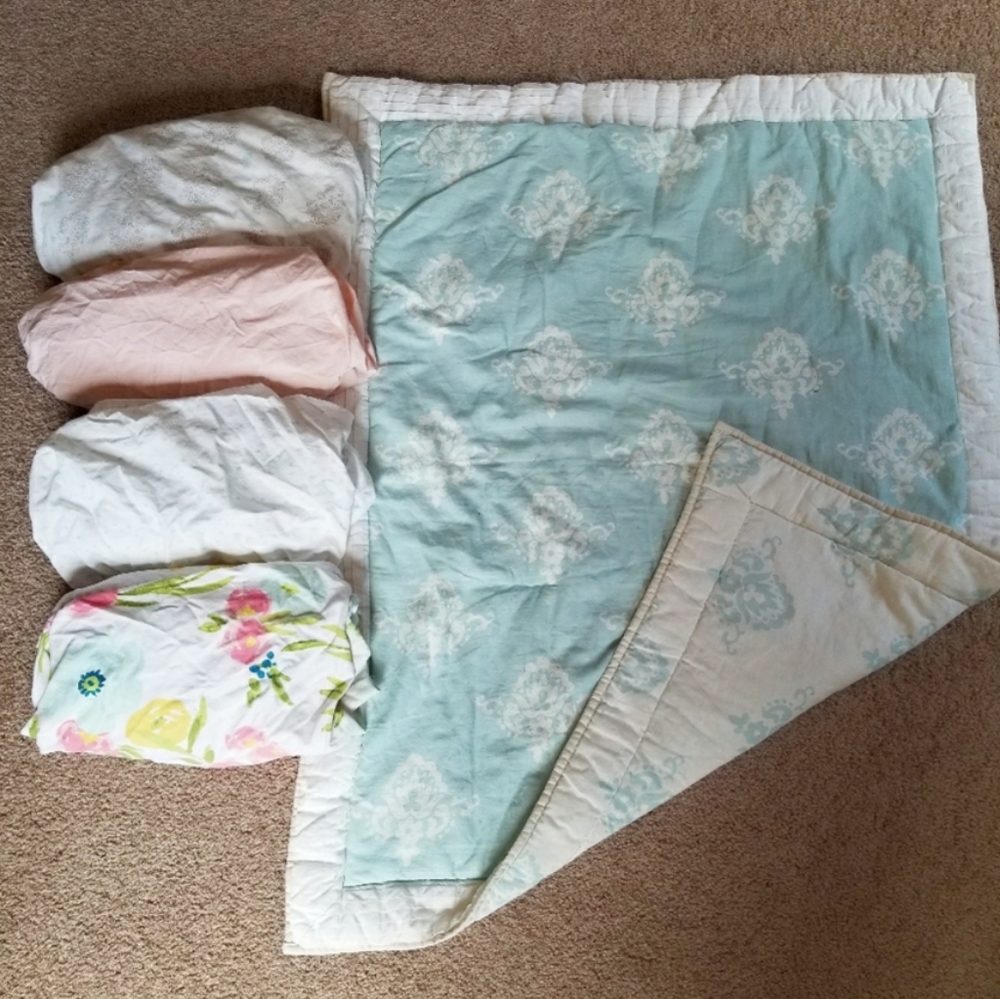 Lambs and Ivy damask crib blanket and fitted sheet